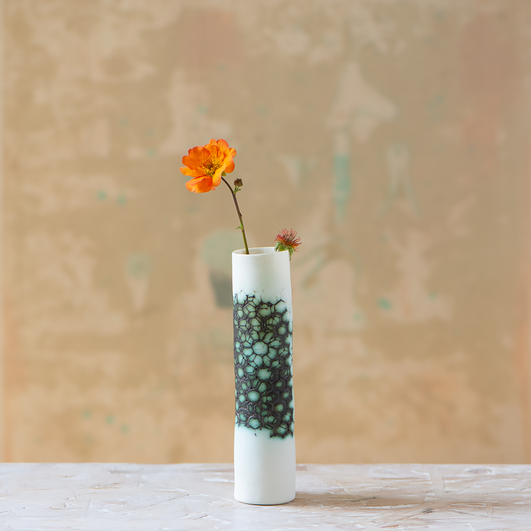 Porcelain vase with geum flower